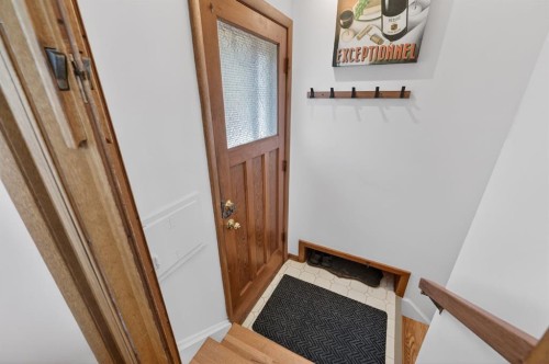 26 Cardiff Place Nw, Calgary, AB - Indoor Photo Showing Other Room
