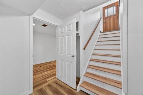 26 Cardiff Place Nw, Calgary, AB - Indoor Photo Showing Other Room