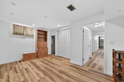 26 Cardiff Place Nw, Calgary, AB - Indoor Photo Showing Other Room