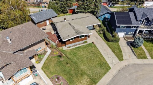 26 Cardiff Place Nw, Calgary, AB - Outdoor