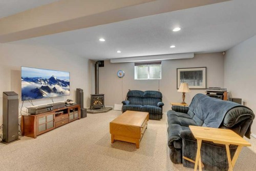 101 Valley Creek Place Nw, Calgary, AB - Indoor Photo Showing Other Room