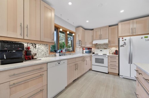 3811 24 Street Nw, Calgary, AB - Indoor Photo Showing Kitchen