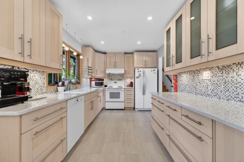 3811 24 Street Nw, Calgary, AB - Indoor Photo Showing Kitchen
