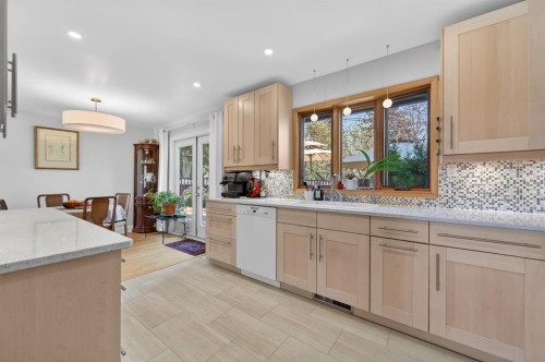 3811 24 Street Nw, Calgary, AB - Indoor Photo Showing Kitchen