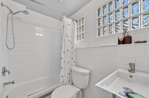 3811 24 Street Nw, Calgary, AB - Indoor Photo Showing Bathroom