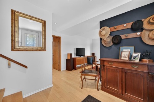 3811 24 Street Nw, Calgary, AB - Indoor Photo Showing Other Room