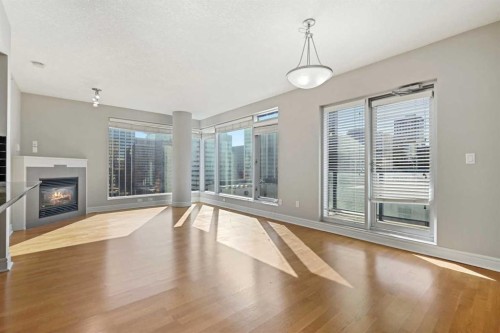 1607-910 5 Avenue Sw, Calgary, AB - Indoor With Fireplace