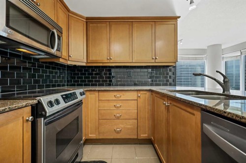 1607-910 5 Avenue Sw, Calgary, AB - Indoor Photo Showing Kitchen With Double Sink