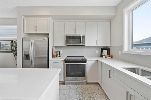 8112 Masters Boulevard Se, Calgary, AB - Indoor Photo Showing Kitchen With Upgraded Kitchen