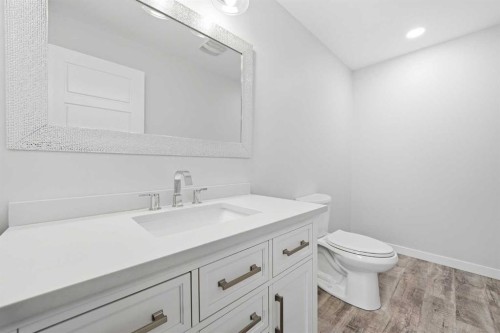 8112 Masters Boulevard Se, Calgary, AB - Indoor Photo Showing Bathroom