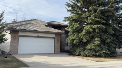 117 Woodpark Close SW Calgary, AB T2W 6H1