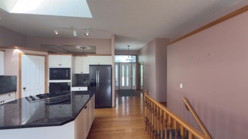 117 Woodpark Close Sw, Calgary, AB - Indoor Photo Showing Kitchen