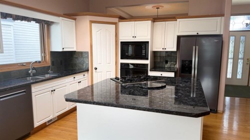 117 Woodpark Close Sw, Calgary, AB - Indoor Photo Showing Kitchen With Double Sink