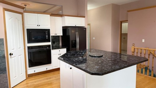 117 Woodpark Close Sw, Calgary, AB - Indoor Photo Showing Kitchen