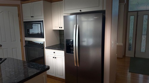 117 Woodpark Close Sw, Calgary, AB - Indoor Photo Showing Kitchen