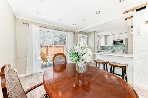 8-714 Willow Park Drive Se, Calgary, AB - Indoor Photo Showing Dining Room