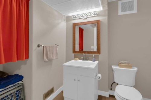 129 Fireside Place, Cochrane, AB - Indoor Photo Showing Bathroom