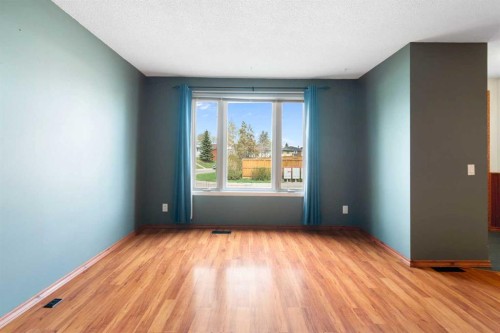 3226 Dover Crescent Se, Calgary, AB - Indoor Photo Showing Other Room