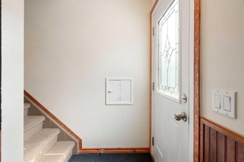 3226 Dover Crescent Se, Calgary, AB - Indoor Photo Showing Other Room