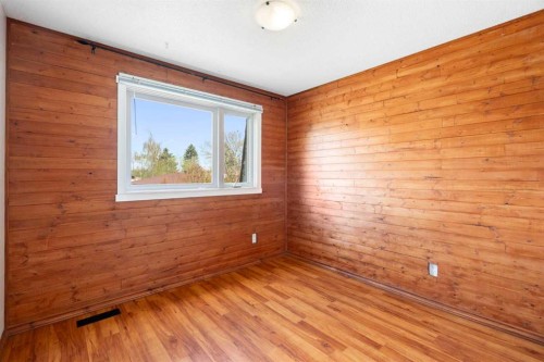 3226 Dover Crescent Se, Calgary, AB - Indoor Photo Showing Other Room