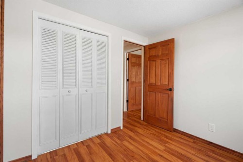 3226 Dover Crescent Se, Calgary, AB - Indoor Photo Showing Other Room