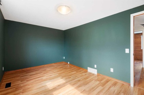 3226 Dover Crescent Se, Calgary, AB - Indoor Photo Showing Other Room