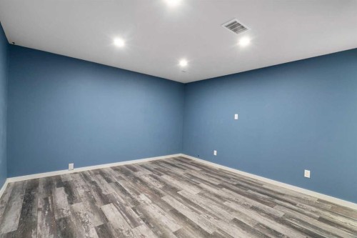3226 Dover Crescent Se, Calgary, AB - Indoor Photo Showing Other Room