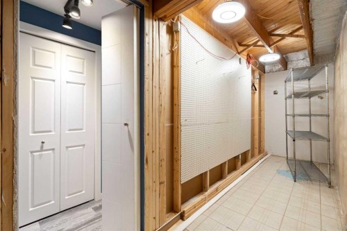 3226 Dover Crescent Se, Calgary, AB - Indoor Photo Showing Other Room