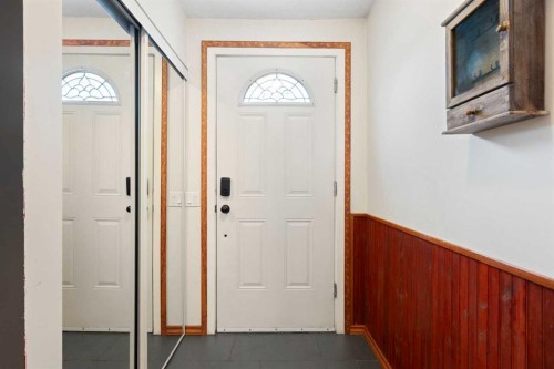3226 Dover Crescent Se, Calgary, AB - Indoor Photo Showing Other Room