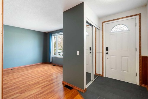 3226 Dover Crescent Se, Calgary, AB - Indoor Photo Showing Other Room