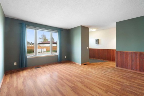 3226 Dover Crescent Se, Calgary, AB - Indoor Photo Showing Other Room
