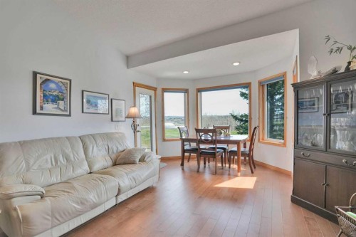82 Valley Ridge Point Nw, Calgary, AB - Indoor Photo Showing Living Room