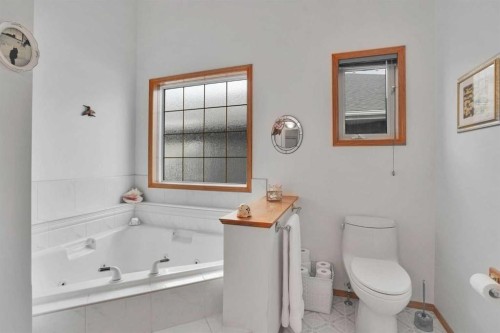 82 Valley Ridge Point Nw, Calgary, AB - Indoor Photo Showing Bathroom