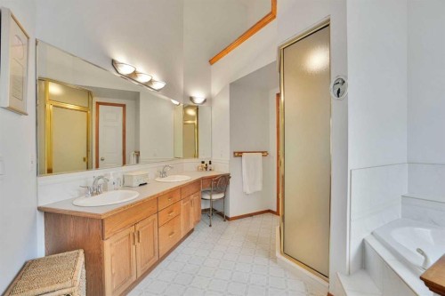 82 Valley Ridge Point Nw, Calgary, AB - Indoor Photo Showing Bathroom