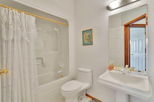 82 Valley Ridge Point Nw, Calgary, AB - Indoor Photo Showing Bathroom