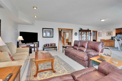 82 Valley Ridge Point Nw, Calgary, AB - Indoor Photo Showing Living Room