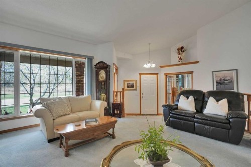 82 Valley Ridge Point Nw, Calgary, AB - Indoor Photo Showing Living Room