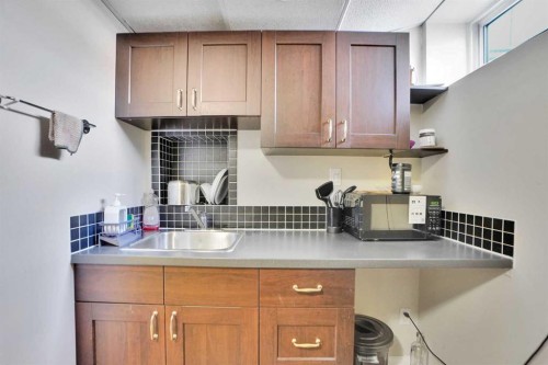 19 Taravista Gardens Ne, Calgary, AB - Indoor Photo Showing Kitchen