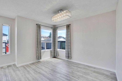 19 Taravista Gardens Ne, Calgary, AB - Indoor Photo Showing Other Room