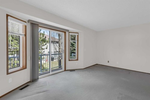 216 Shawinigan Drive Sw, Calgary, AB - Indoor Photo Showing Other Room
