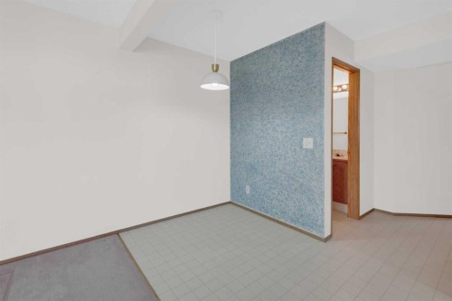 216 Shawinigan Drive Sw, Calgary, AB - Indoor Photo Showing Other Room