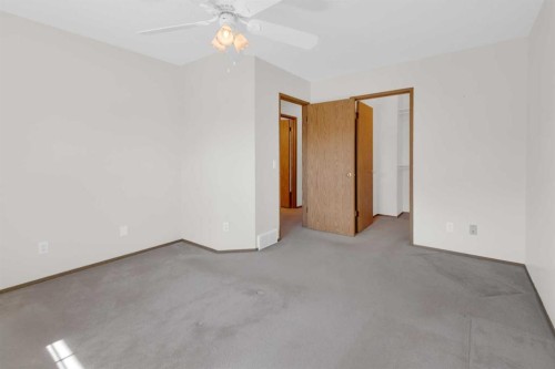 216 Shawinigan Drive Sw, Calgary, AB - Indoor Photo Showing Other Room