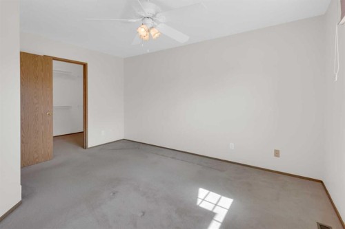 216 Shawinigan Drive Sw, Calgary, AB - Indoor Photo Showing Other Room