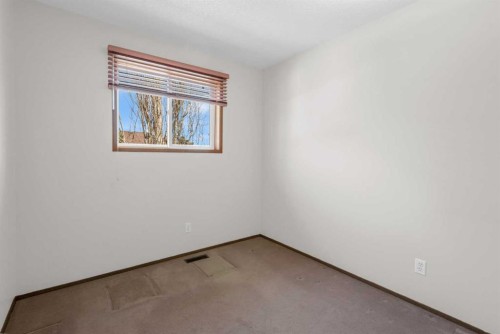 216 Shawinigan Drive Sw, Calgary, AB - Indoor Photo Showing Other Room