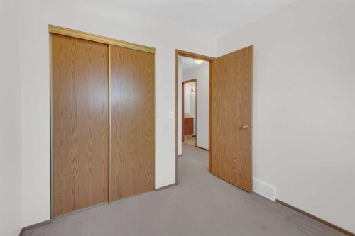 216 Shawinigan Drive Sw, Calgary, AB - Indoor Photo Showing Other Room