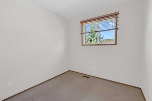 216 Shawinigan Drive Sw, Calgary, AB - Indoor Photo Showing Other Room