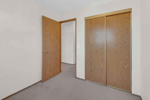 216 Shawinigan Drive Sw, Calgary, AB - Indoor Photo Showing Other Room
