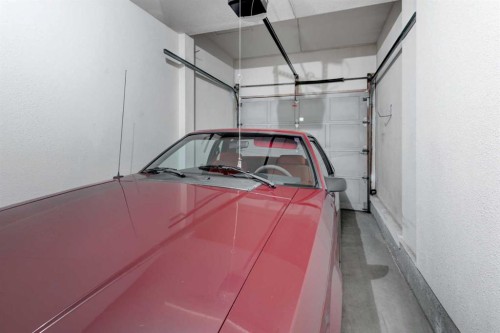 216 Shawinigan Drive Sw, Calgary, AB - Indoor Photo Showing Garage