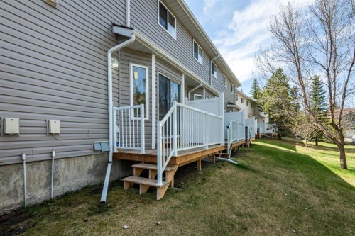 216 Shawinigan Drive Sw, Calgary, AB - Outdoor With Exterior