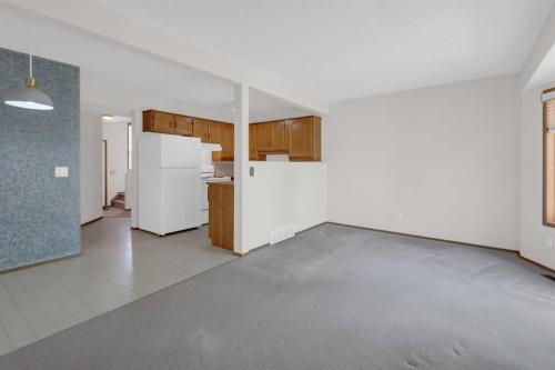 216 Shawinigan Drive Sw, Calgary, AB - Indoor Photo Showing Kitchen